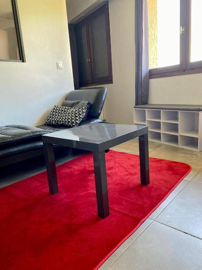 Appartement entier, Charming studio with bedroom area in Valleiry, Région de Saint-Julien-en-Genevois