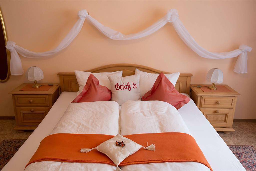 Double room, shower, toilet in Navis, Distrito de Innsbruck-Land