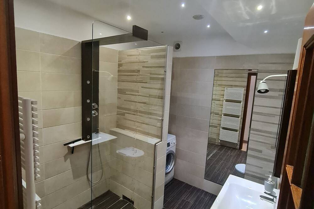 Appartamento intero, Casa Mia - Center Gorizia, on Piazza St. Antonio, 2-bedroom apartment, for you. in Gorizia, Carso