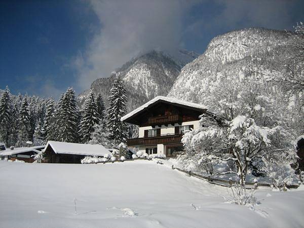 Vakantiewoning voor 4 personen, with Balkon and Terras as well as Tuin in Lofer