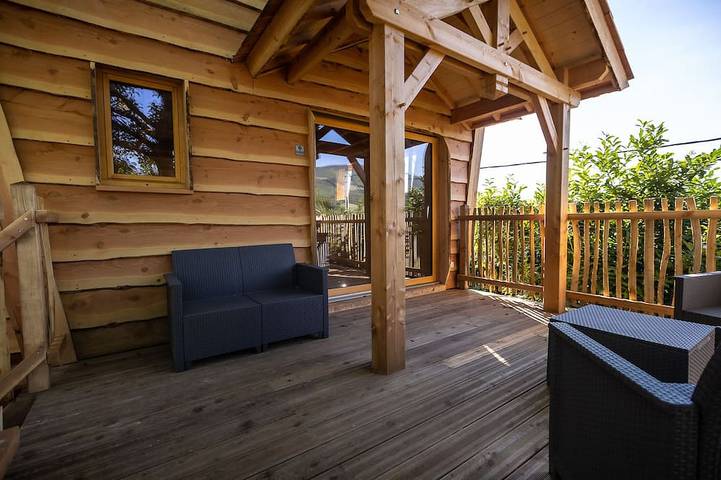 Cabane en bois pour 4 personnes, animaux acceptés - 1