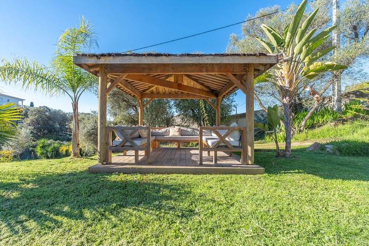 Location de vacances pour 8 personnes, avec piscine et balcon dans Pisciatello