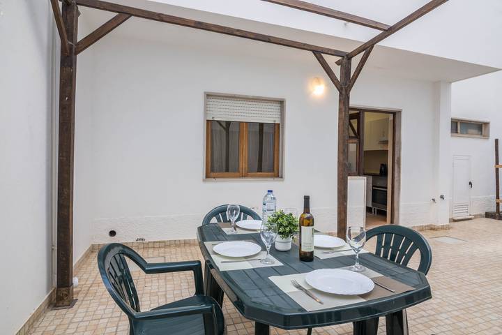 Appartamento intero, "Beach Residence 01" con terrazza, barbecue, Wi-Fi e Tv via cavo; Parcheggio disponibile in Armação de Pêra (costa), Armação de Pera