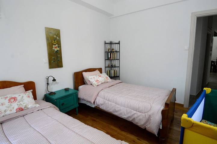 Ganze Wohnung, Athen Apartment, 2 Minuten von der U-Bahnstation entfernt, in der Nähe aller Sehenswürdigkeiten in Zentral-Athen, Athen