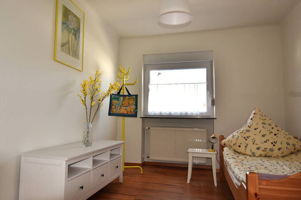 Ganze Wohnung, Geräumiges, stadtnah gelegenes Ferienhaus mit Terrasse und Garten in Merzig, Saar-Nahe-Bergland
