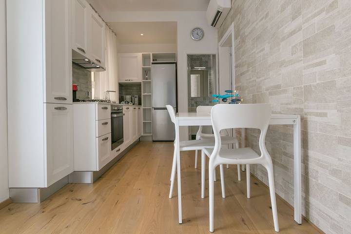 Appartamento intero, 4 posti letto - Bientinesi - 🏙️ Centro San Vincenzo: moderno a 20mt dal mare in Spiaggia di Rimigliano (San Vincenzo), San Vincenzo