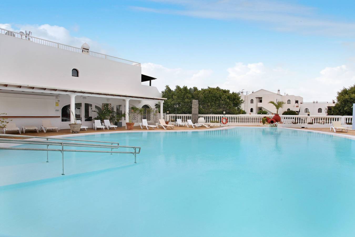 Entire apartment, Vacation Apartment "Lovely Penthouse" with Pool, Wi-Fi & Terrace in Costa Teguise, Teguise