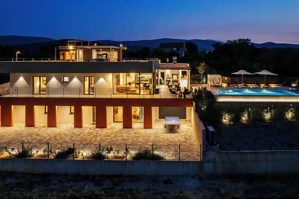 New! Luxury villa Colorful with 60 sqm heated pool, 6 rooms, sauna, jacuzzi in Imotski, Makarska Riviera