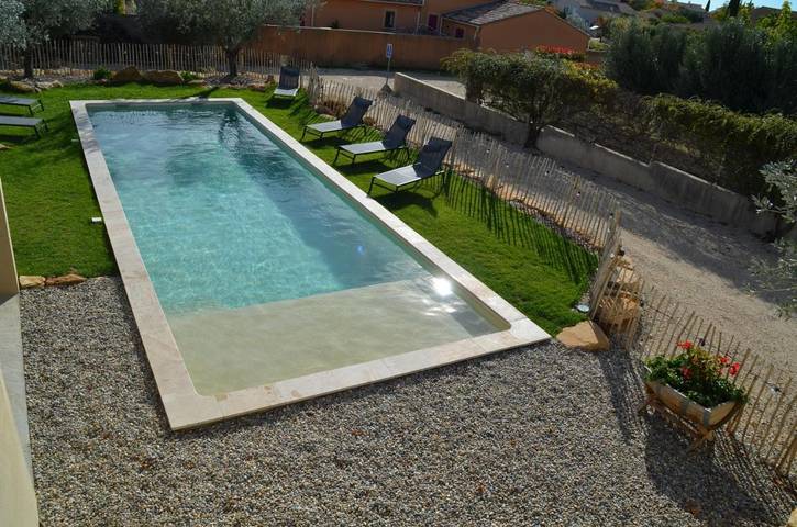 Gîte pour 6 personnes, avec Balcon et Terrasse ainsi que Jardin et Piscine à Rasteau