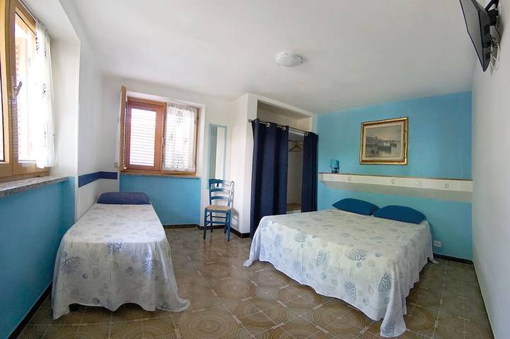 Entire apartment, Apartment in Villa Valentini, Seafront, Gulf of Gaeta parking included in Marina di Minturno, Minturno