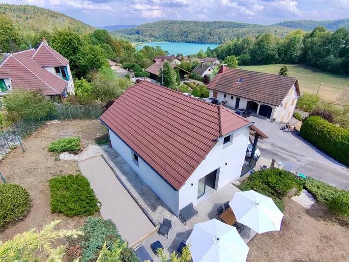 Location de vacances pour 6 personnes, avec Balcon et Terrasse ainsi que Jardin et Vue sur le lac dans Lac de Narlay