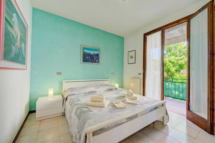 Ganze Wohnung, Cinzia Apartment am Strand - Pool, Garage & Terrasse, Sirmione, Italien in Colombare, Sirmione