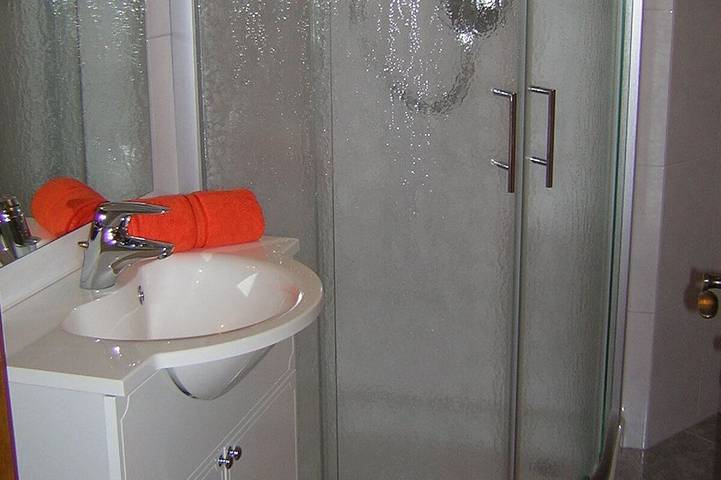 Ganze Wohnung, Unser Haus  5 Minuten vom Ortszentrum entfernt ,Ruhig gelegen mit großen Balkon in Tuxer Alpen, Aschau im Zillertal