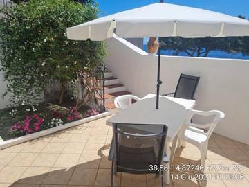 Gîte pour 3 personnes, avec terrasse ainsi que jardin et vue à Santa Marina Salina