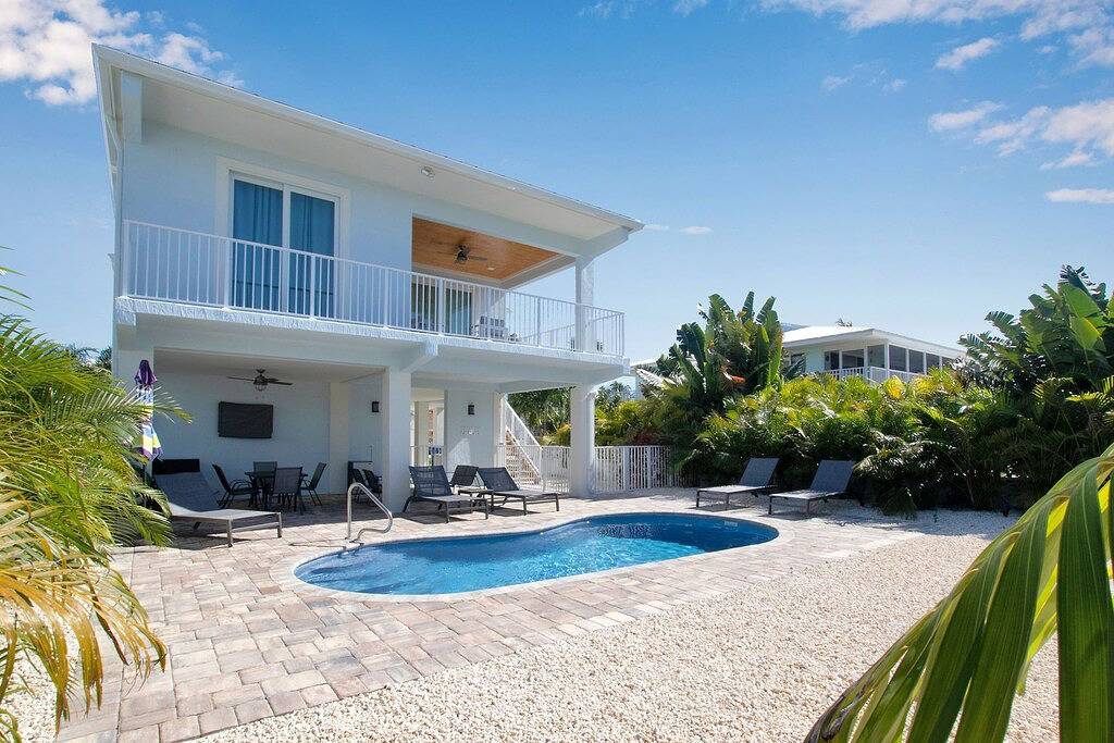 Beautiful 4 Bedroom/3 Bath Home w/Private Pool,40 ft. Dock near Sombrero Beach! in Sombrero Beach, Marathon