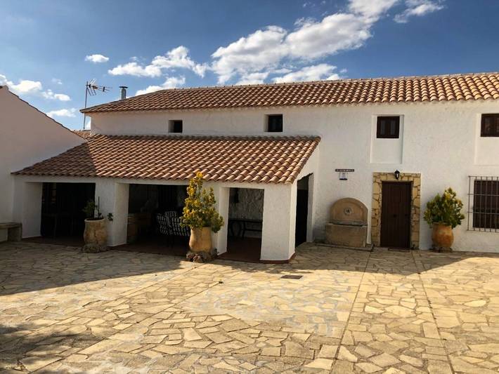 Location de vacances pour 22 personnes, avec piscine ainsi que jardin et vue, animaux acceptés à Alcalá la Real - 2