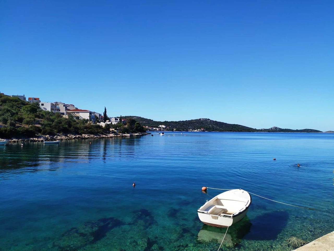 Ganze Wohnung, Appartement mit überdachter Terrasse in Razanj, Šibenik-Knin