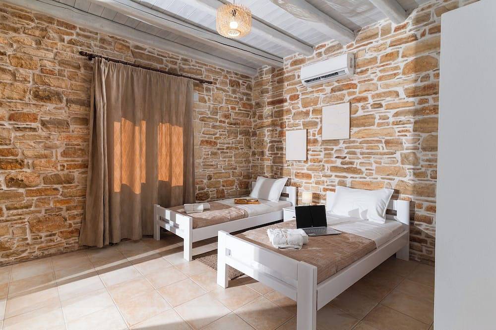 Quiet 2 bedroom and 2 bathroom villa with a big infinite swimming pool in Pitsidia, Iraklio-Heraklion und Umgebung