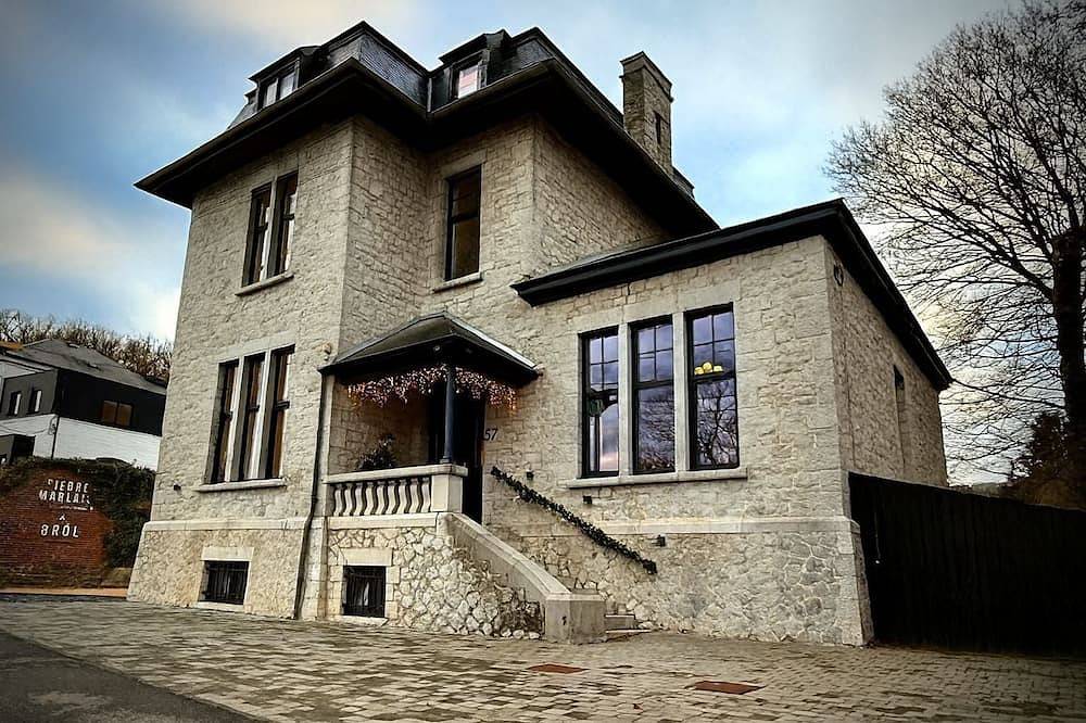Exceptional villa on the banks of the Meuse. 4 bedrooms, garden, jacuzzi, brazier in Profondeville, Namur (region)