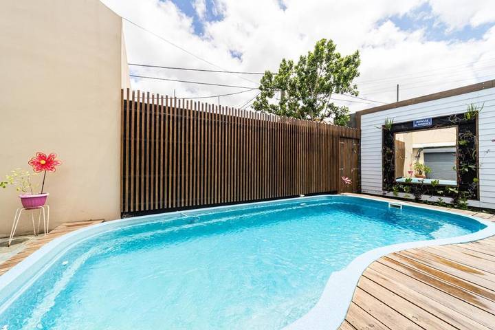 Gîte pour 8 personnes, avec piscine ainsi que terrasse et vue dans Trois Mares - 2