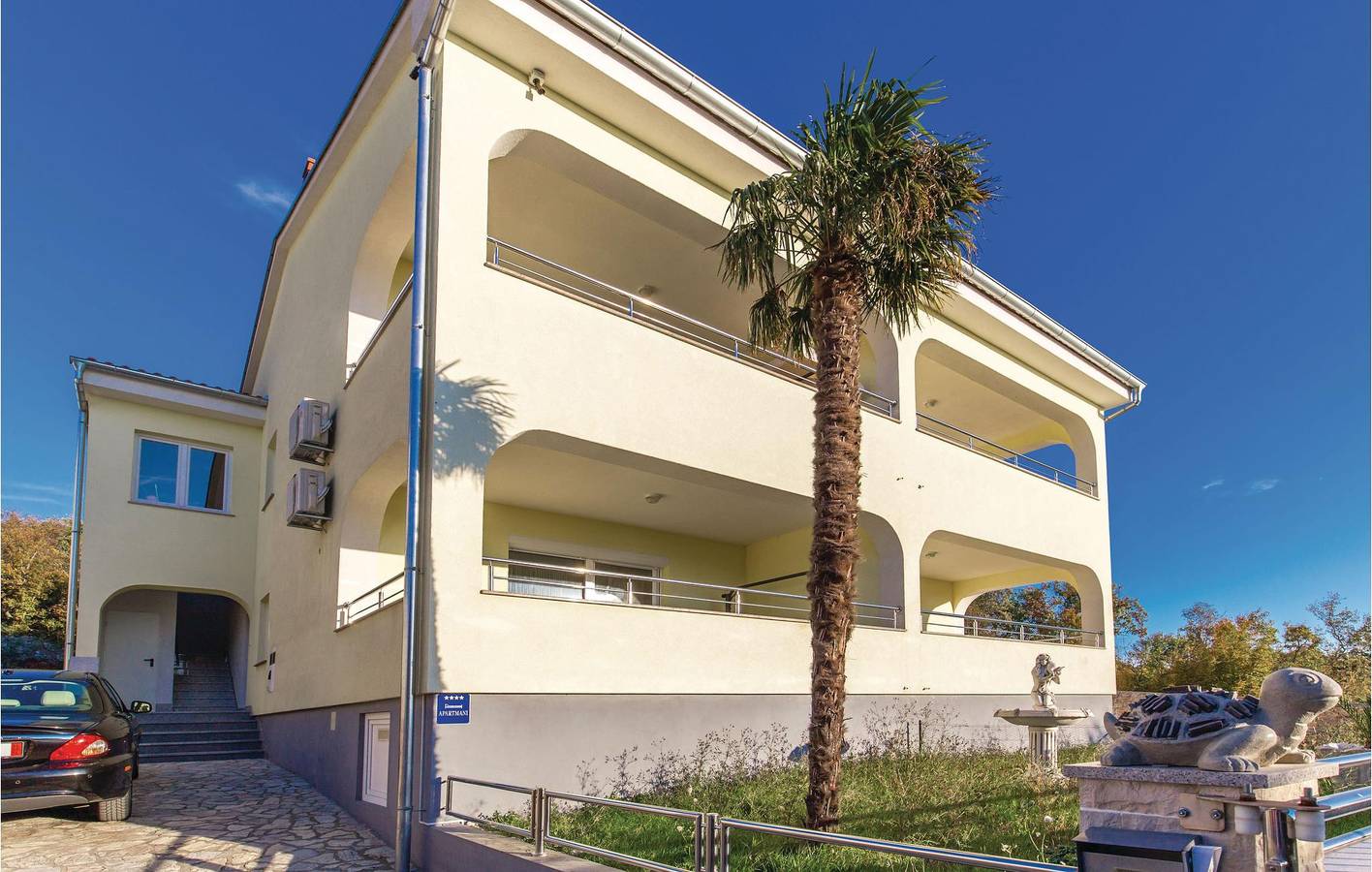 Gemütlich, 2 km vom Strand entfernt: Apartment am Pool mit WLAN und Terrasse in Crikvenica, Primorje-Gorski Kotar