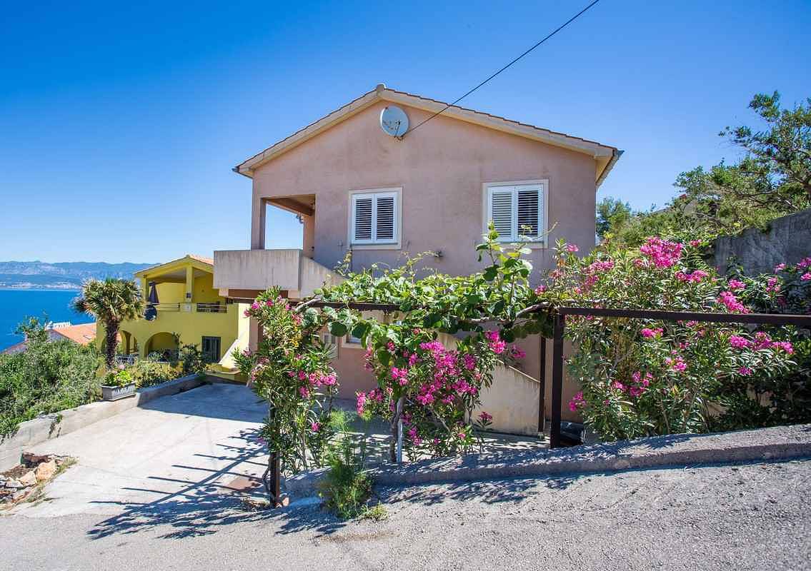 Ganze Ferienwohnung, Ferienwohnung mit Terrasse in Strandnähe  in Vrbnik, Krk