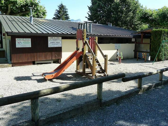 Camping Lanfonnet - Mobilhome 4 personnes - environ 22 m2 avec sanitaires in Talloires-Montmin, Région d'Annecy