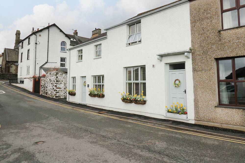 The Anvil, pet friendly, with a garden in Broughton-In-Furness in Broughton in Furness, Lake District