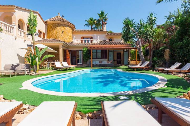 Finca for 12 people, with garden and balcony, with pets in Son Ametler