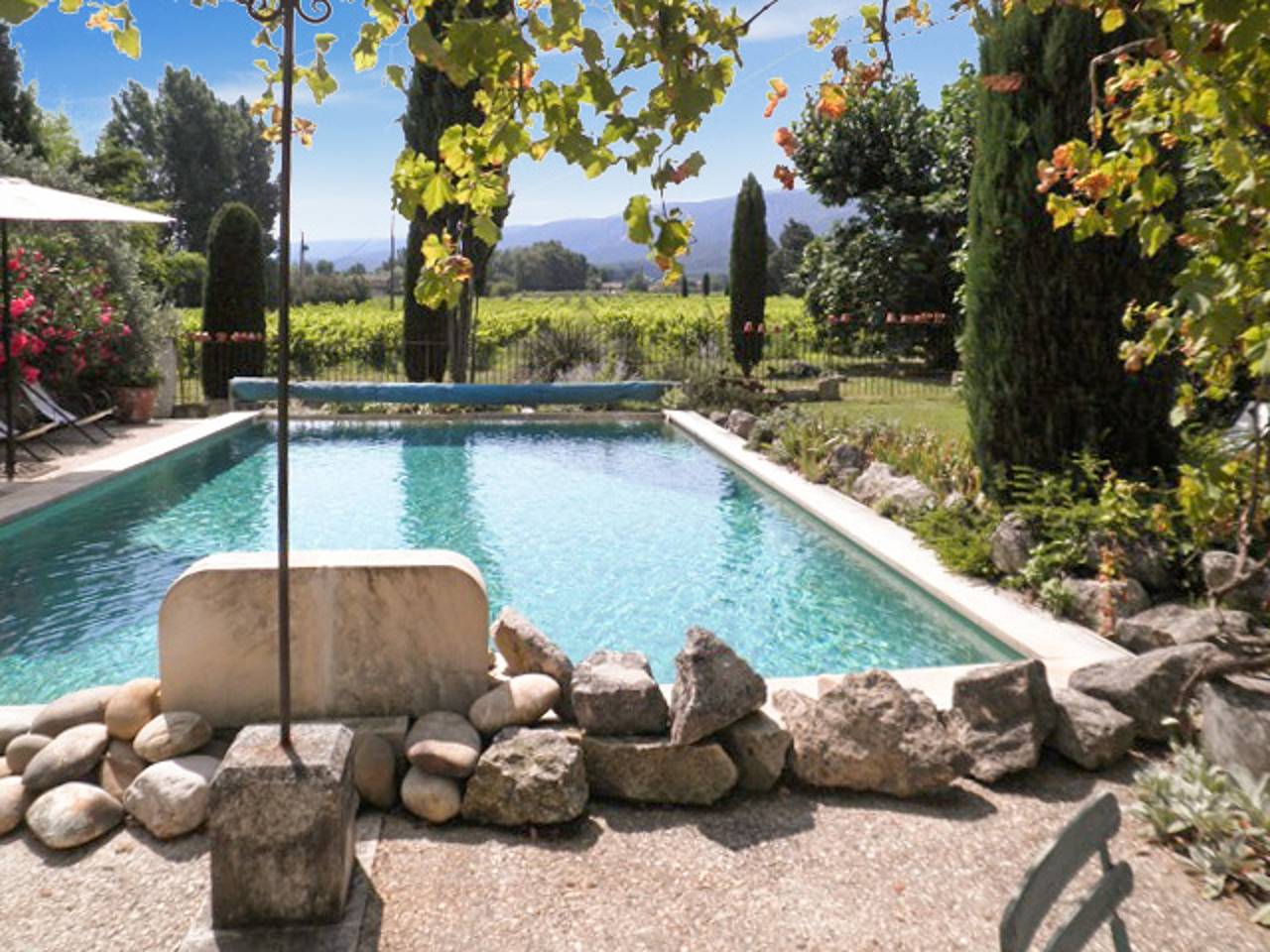 Appartement entier, Appartement accueillant avec piscine à Oppède 70 m², vue montagne in Oppède, Parc naturel régional du Luberon