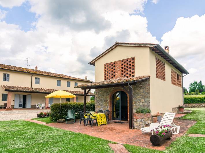 Ferienhaus für 4 Personen, mit Terrasse und Garten sowie Pool in Bucine