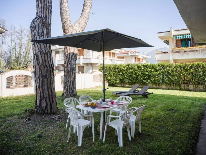 Ferienwohnung für 4 Personen, mit Garten in Marina di Massa - 2
