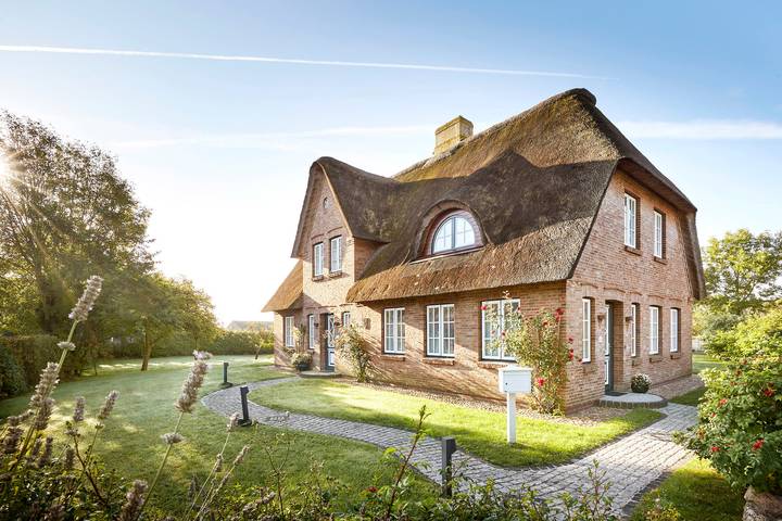 Ferienhaus für 4 Personen, mit Sauna und Terrasse sowie Garten in Utersum