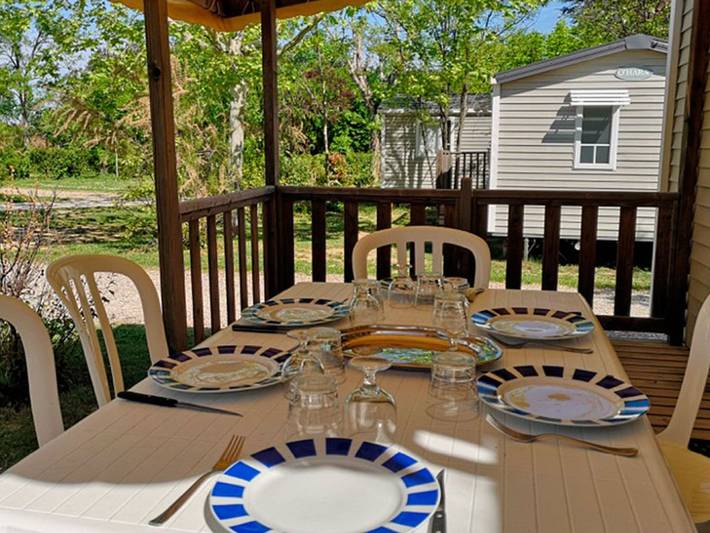 Mobil home pour 2 personnes, avec piscine et terrasse à Collias - 3