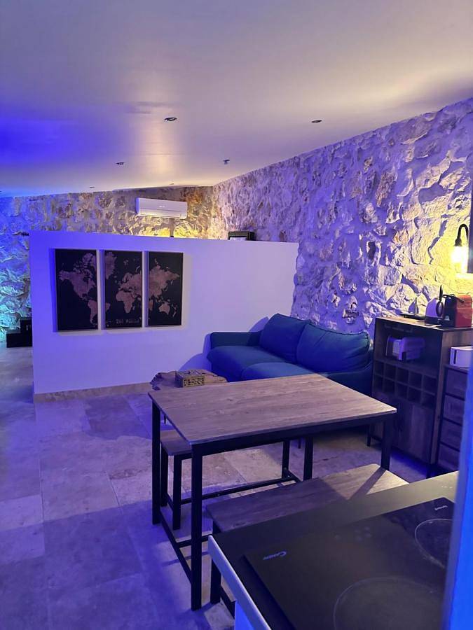 Gîte pour 4 personnes, avec jardin et vue ainsi que piscine et terrasse à Bouc-Bel-Air - 2