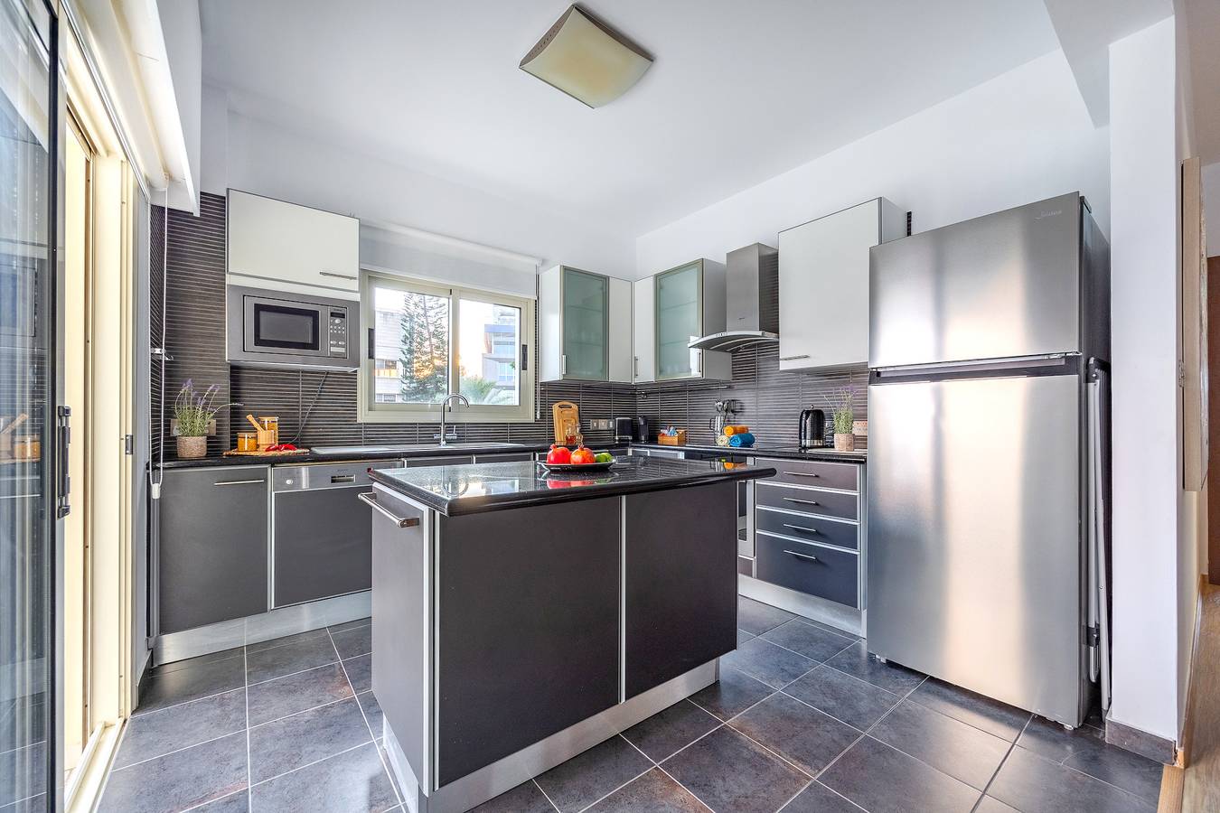 Appartement entier, Lena Court - Spacieux 3 chambres, vue sur la ville in Limassol, Chypre du Sud