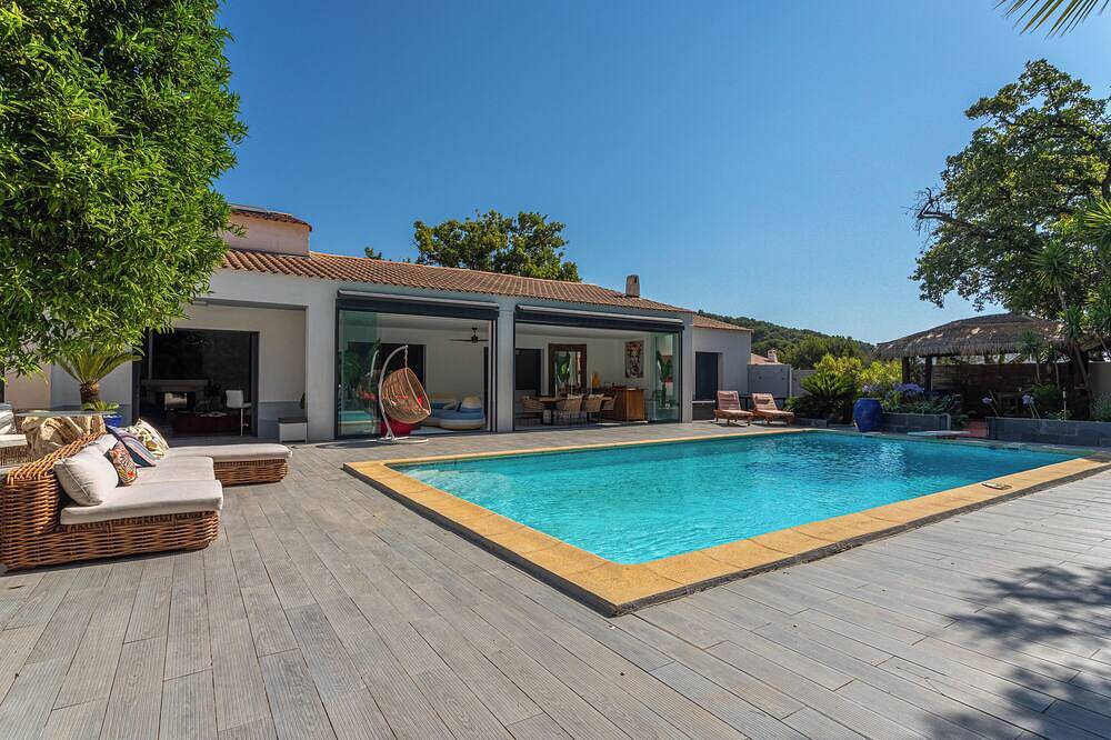 Contemporary Villa D Architect terrace pool surrounded by peaceful olive trees in Solliès-Pont, Toulon region