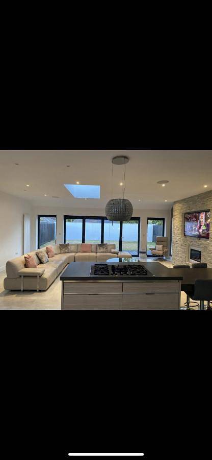 Four-Bedroom House in Edinburgh, Edinburgh and Lothian