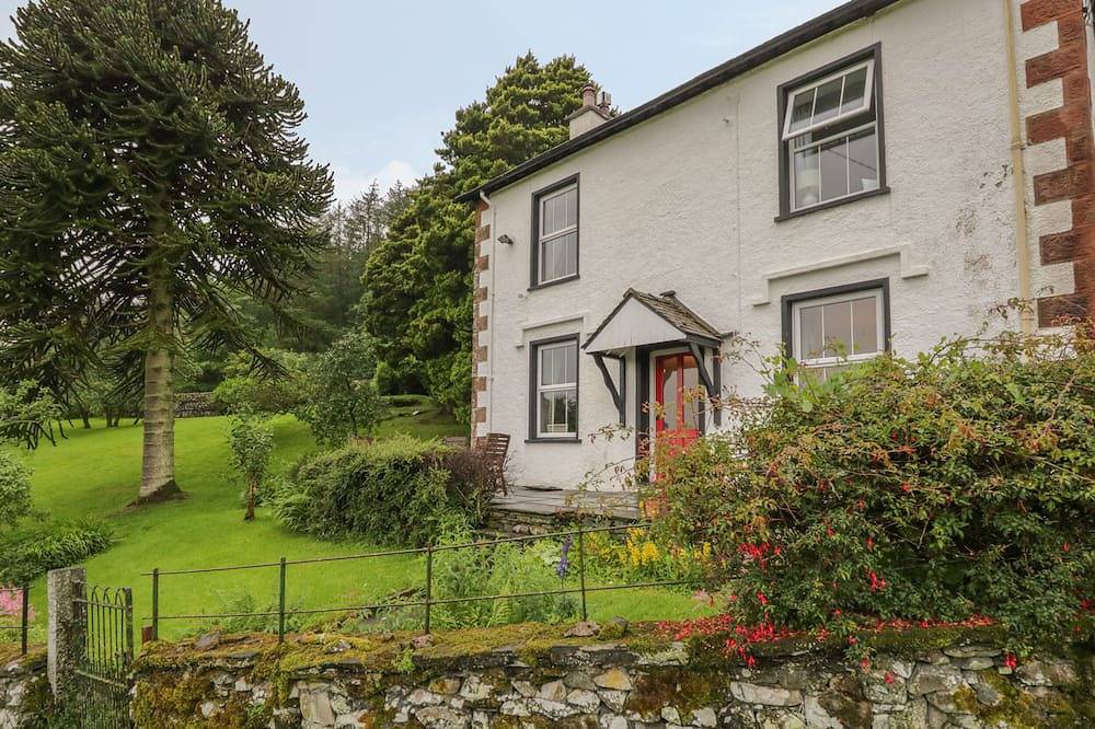 High Torver House, pet friendly, luxury holiday cottage in Torver in Lake District