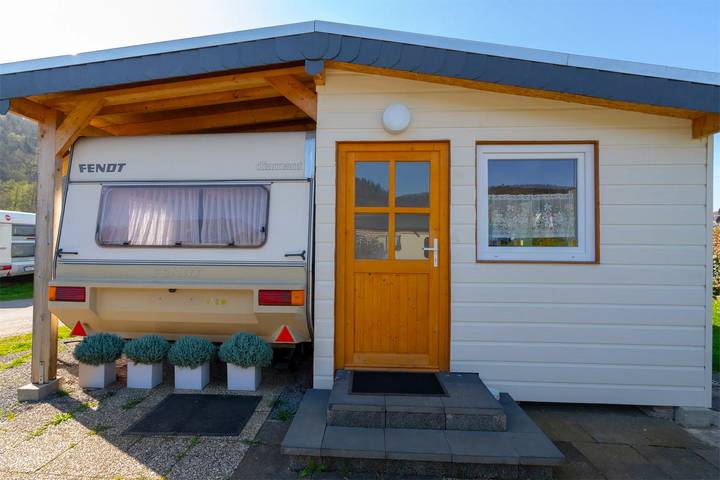 Wohnwagen für 4 Personen, mit Terrasse und Garten sowie Sauna und Ausblick in Nideggen