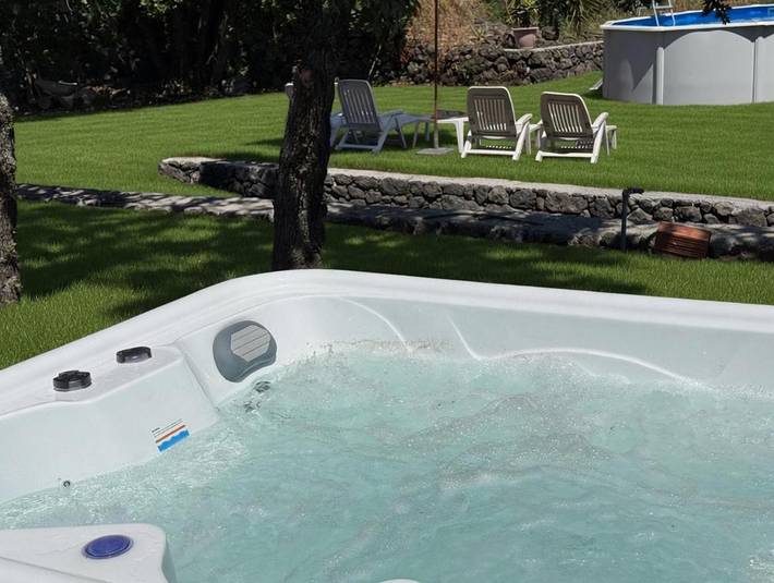 Villa per 6 persone, con Balcone e Idromassaggio nonché Terrazza e Giardino a Zafferana Etnea