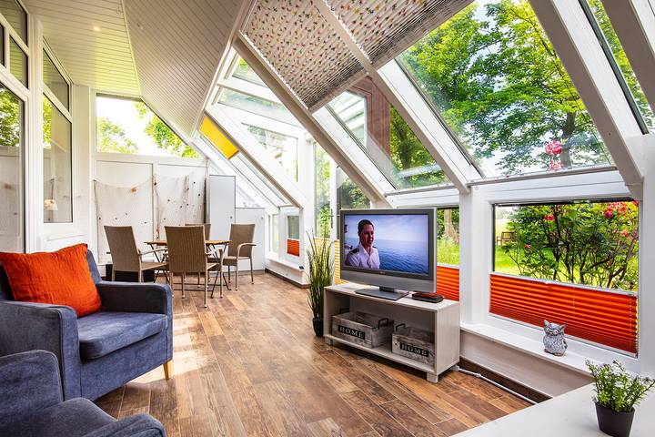 Ferienhaus für 5 Personen, mit Seeblick und Sauna sowie Garten und Terrasse in Wittmund - 2