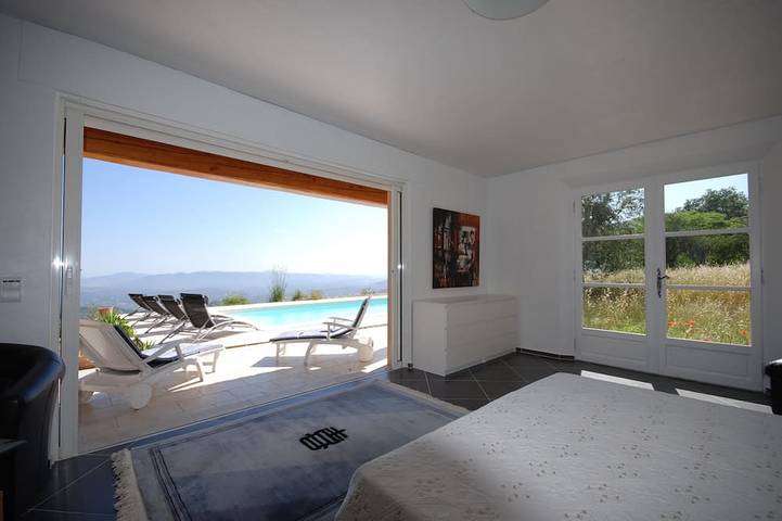 Location de vacances pour 8 personnes, avec terrasse et jardin à Châteauneuf-Grasse - 2