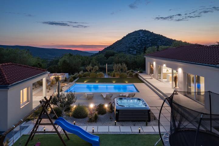 Villa für 6 Personen, mit Seeblick und Terrasse sowie Garten in Dalmatien - 2