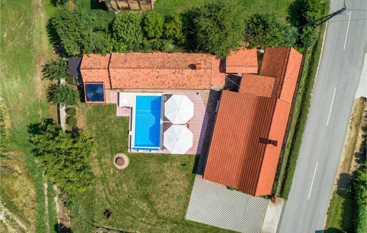 Sonnige 2-Zimmer-Wohnung mit Pool, Terrasse und WLAN in Koprivnica-Krizevci