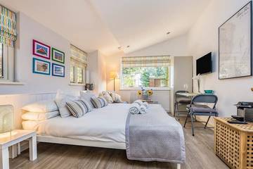 Glamping for 2 People in Funtington, West Sussex, Photo 1