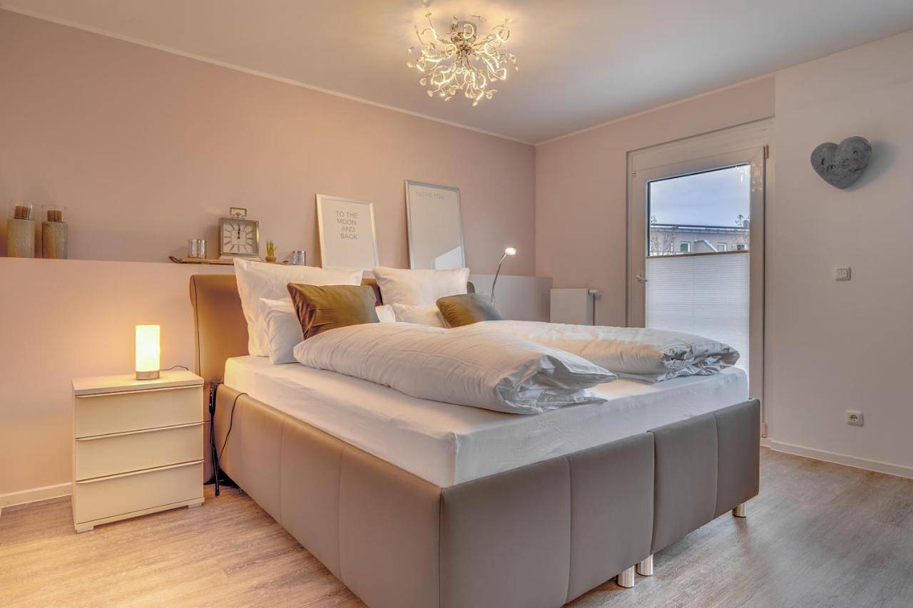 Köln-Pulheim Saphier Haus I15 min Köln Messe Lanxess I 180m2 über 4 Level I Komfort I P I Palmengarten I Babybett in Pulheim, Rhein-Erft-Kreis