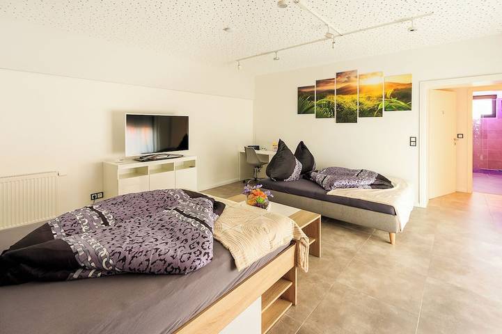 Appartement entier, “Saturn” Apartment – 55 m², quiet, free gym & parking in Leverkusen, Bergisches Land