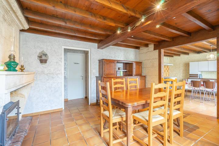 Casa de vacaciones 'La Maison Charentaise' con terraza privada y Wi-Fi in Saint-Simon-de-Pellouaille, Saintes region