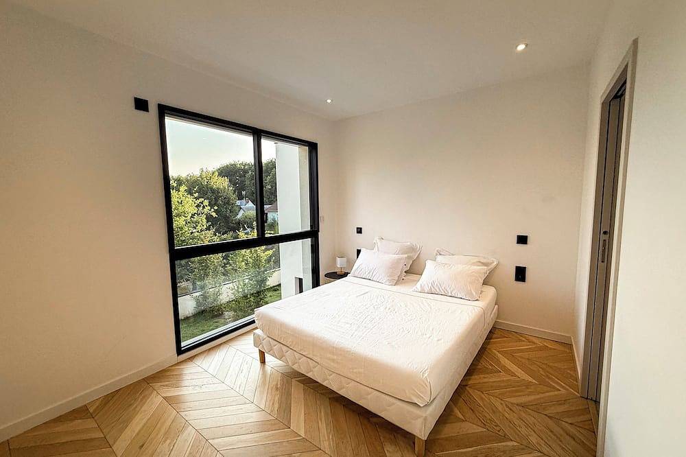 Private pool villa for up to 8 guests – near Loire Valley castles, 2h from Paris in Blois, Blois region